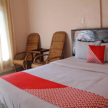 Oyo Flagship 2799 Berastagi Backpacker Rooms Exterior foto