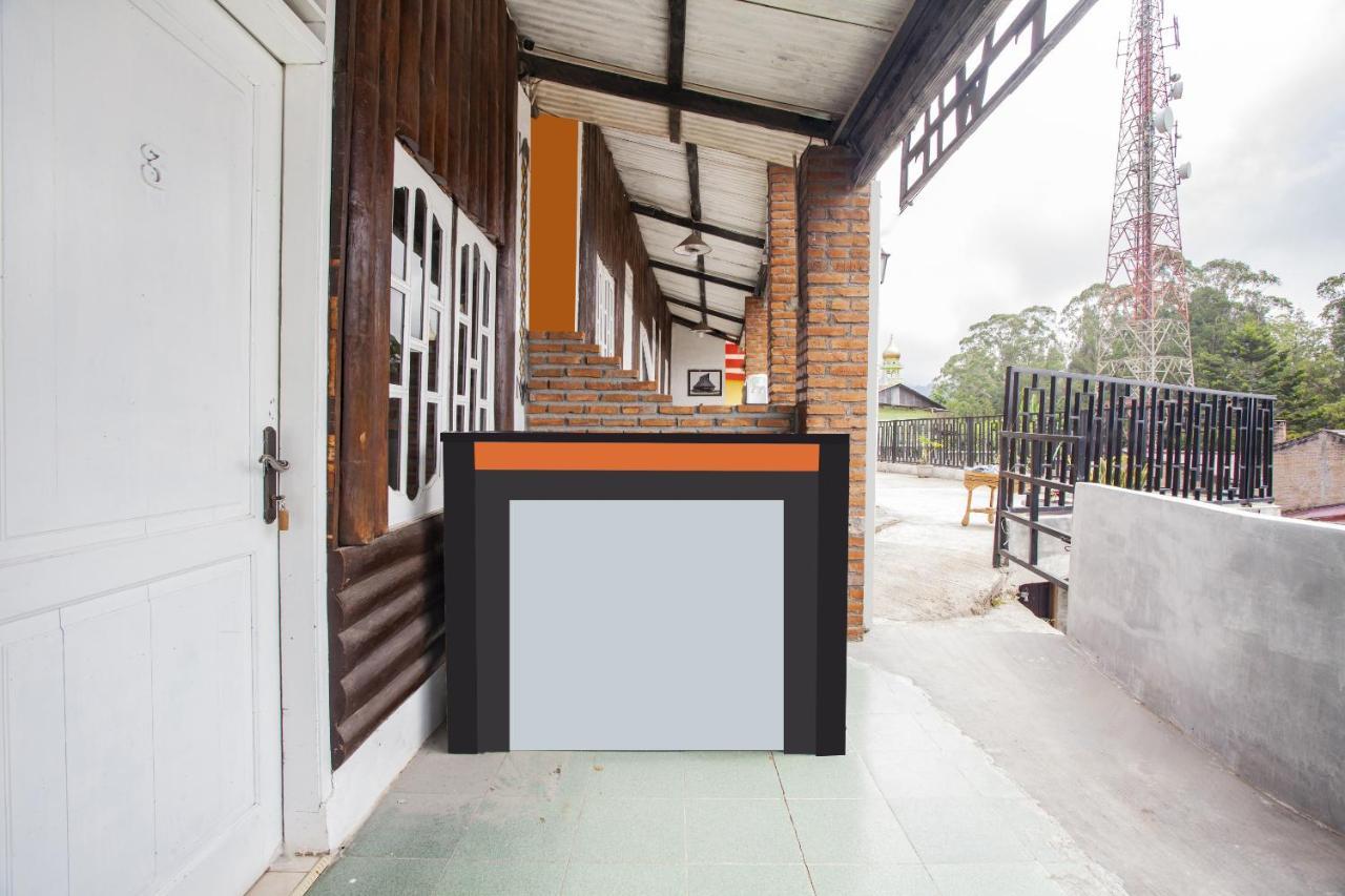 Oyo Flagship 2799 Berastagi Backpacker Rooms Exterior foto