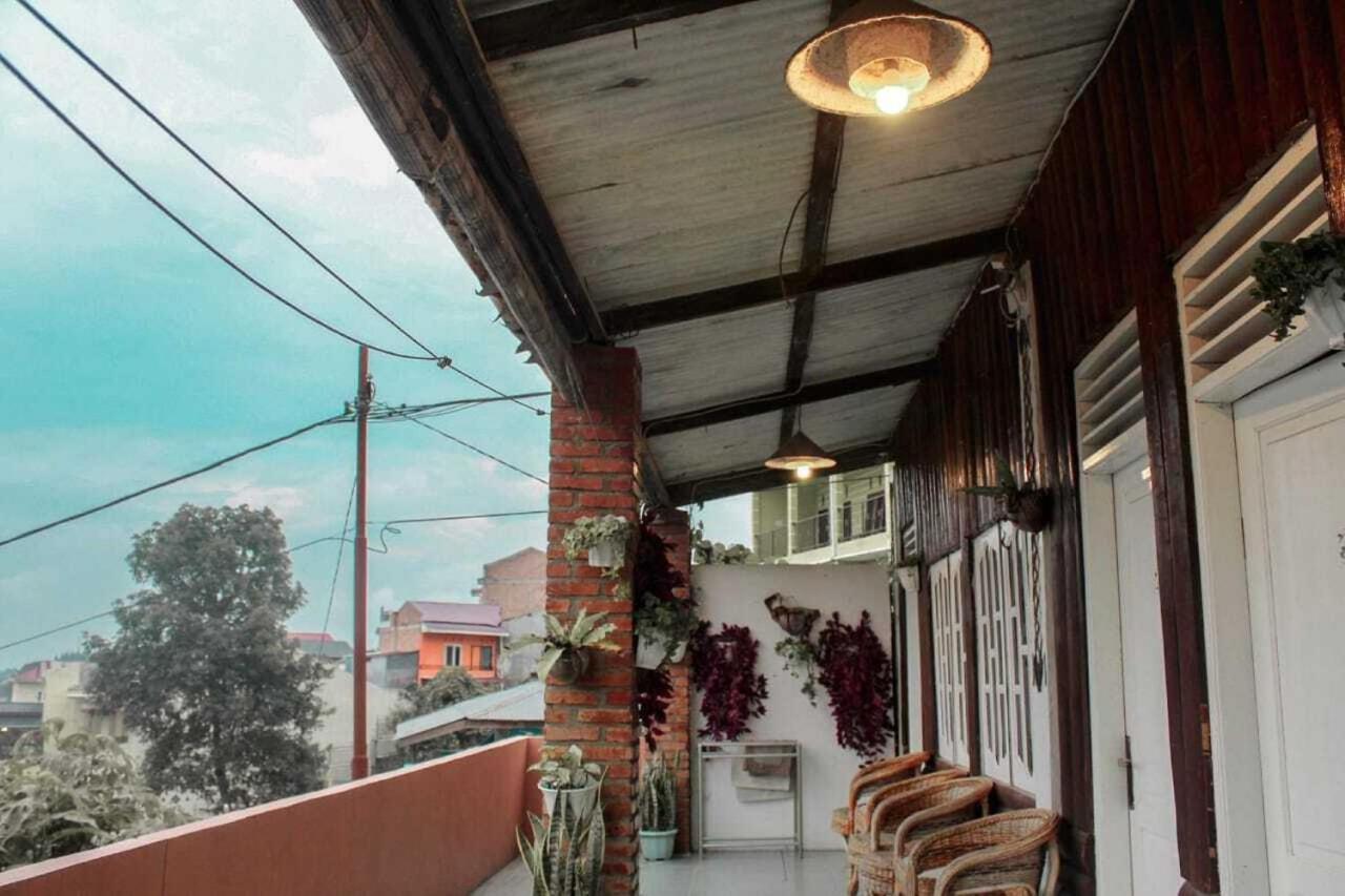 Oyo Flagship 2799 Berastagi Backpacker Rooms Exterior foto