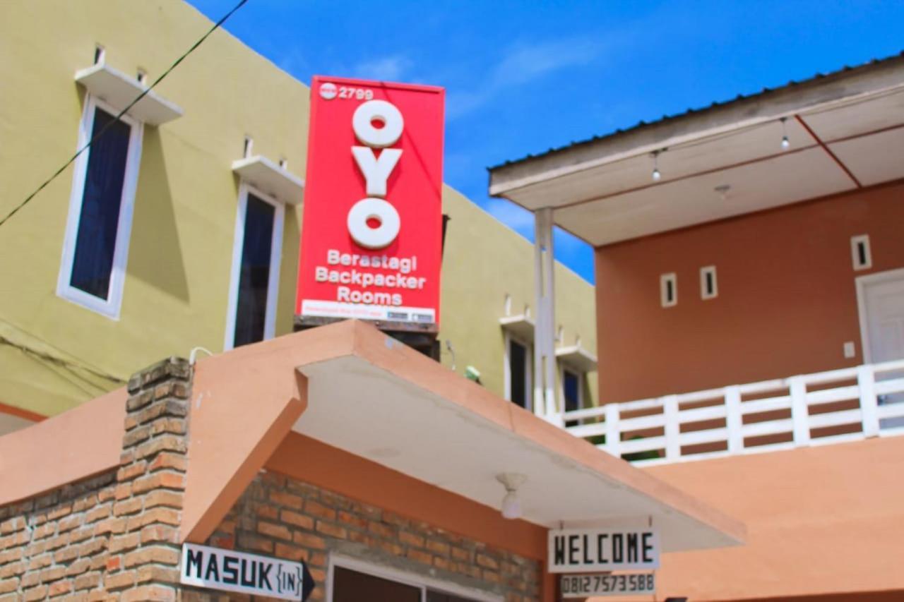 Oyo Flagship 2799 Berastagi Backpacker Rooms Exterior foto