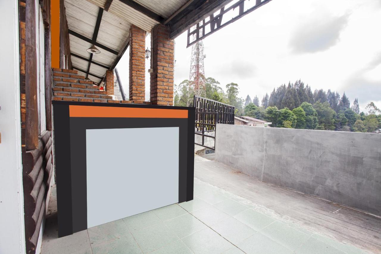 Oyo Flagship 2799 Berastagi Backpacker Rooms Exterior foto