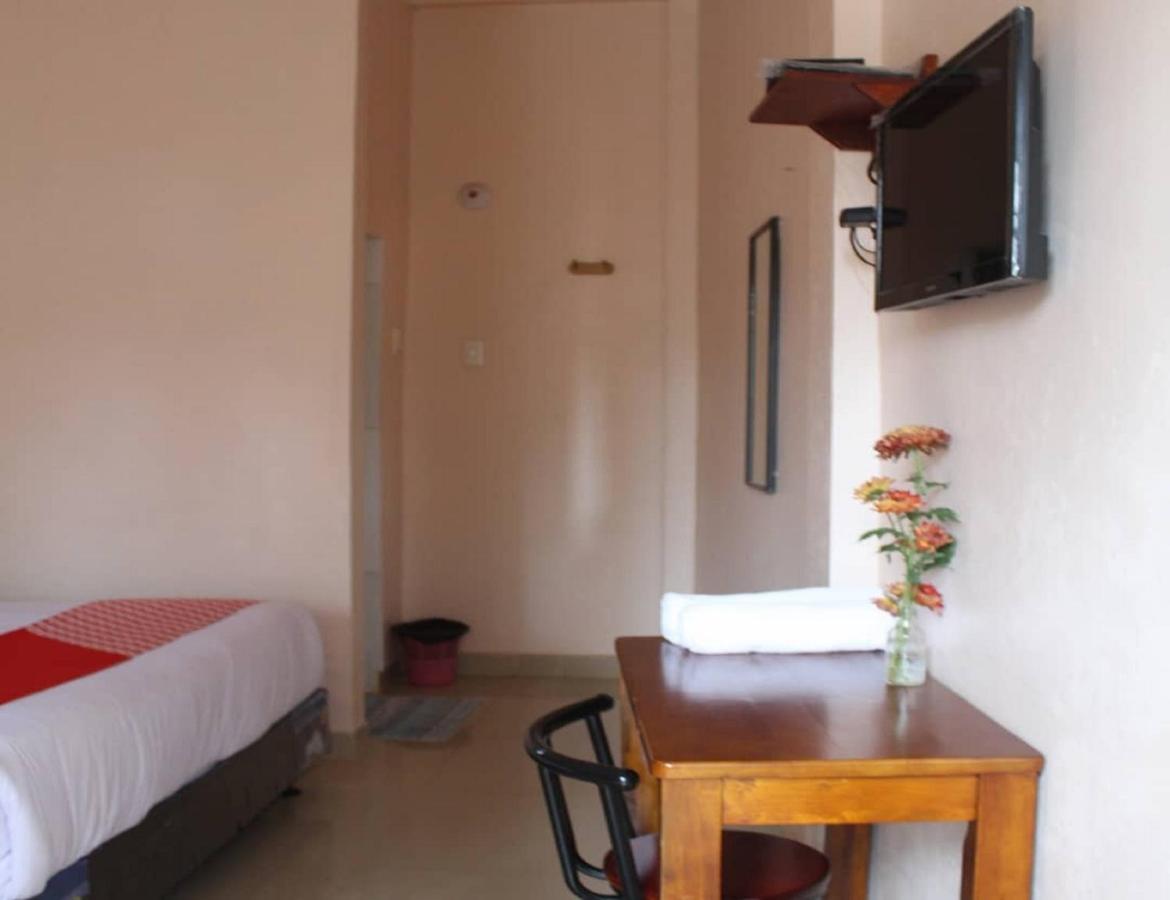Oyo Flagship 2799 Berastagi Backpacker Rooms Exterior foto
