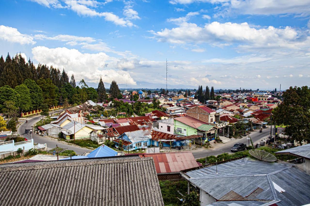 Oyo Flagship 2799 Berastagi Backpacker Rooms Exterior foto
