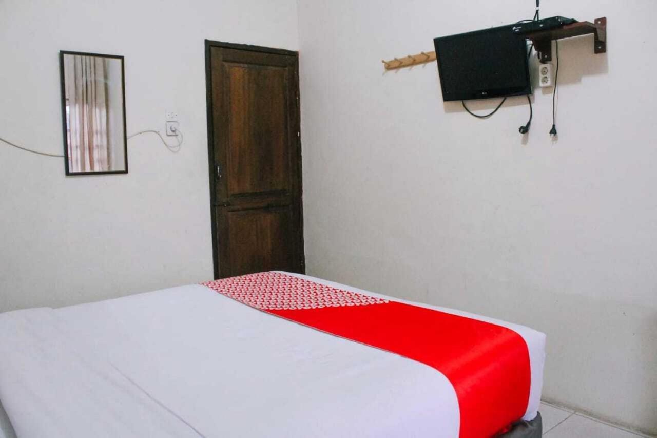 Oyo Flagship 2799 Berastagi Backpacker Rooms Exterior foto