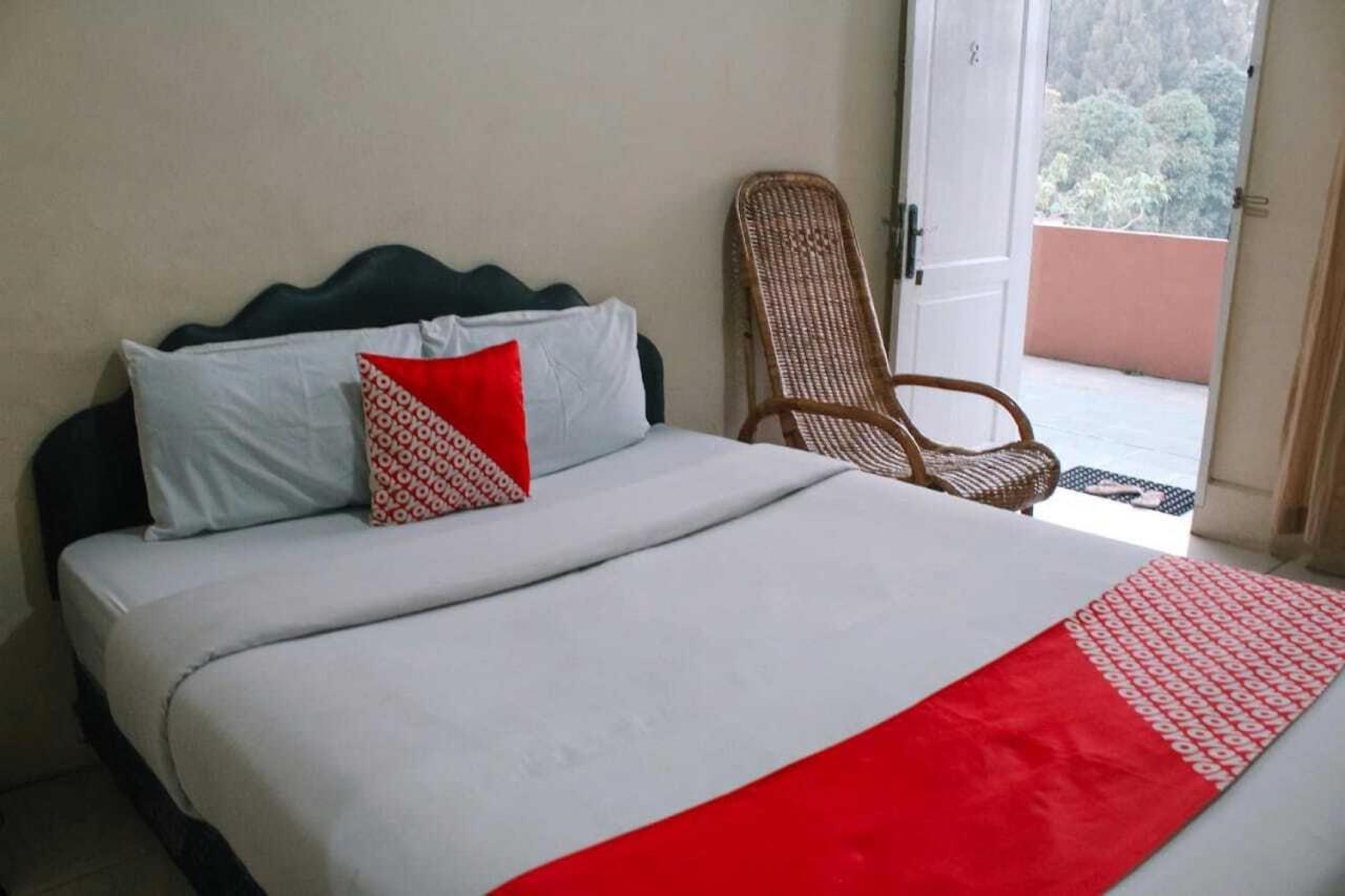 Oyo Flagship 2799 Berastagi Backpacker Rooms Exterior foto