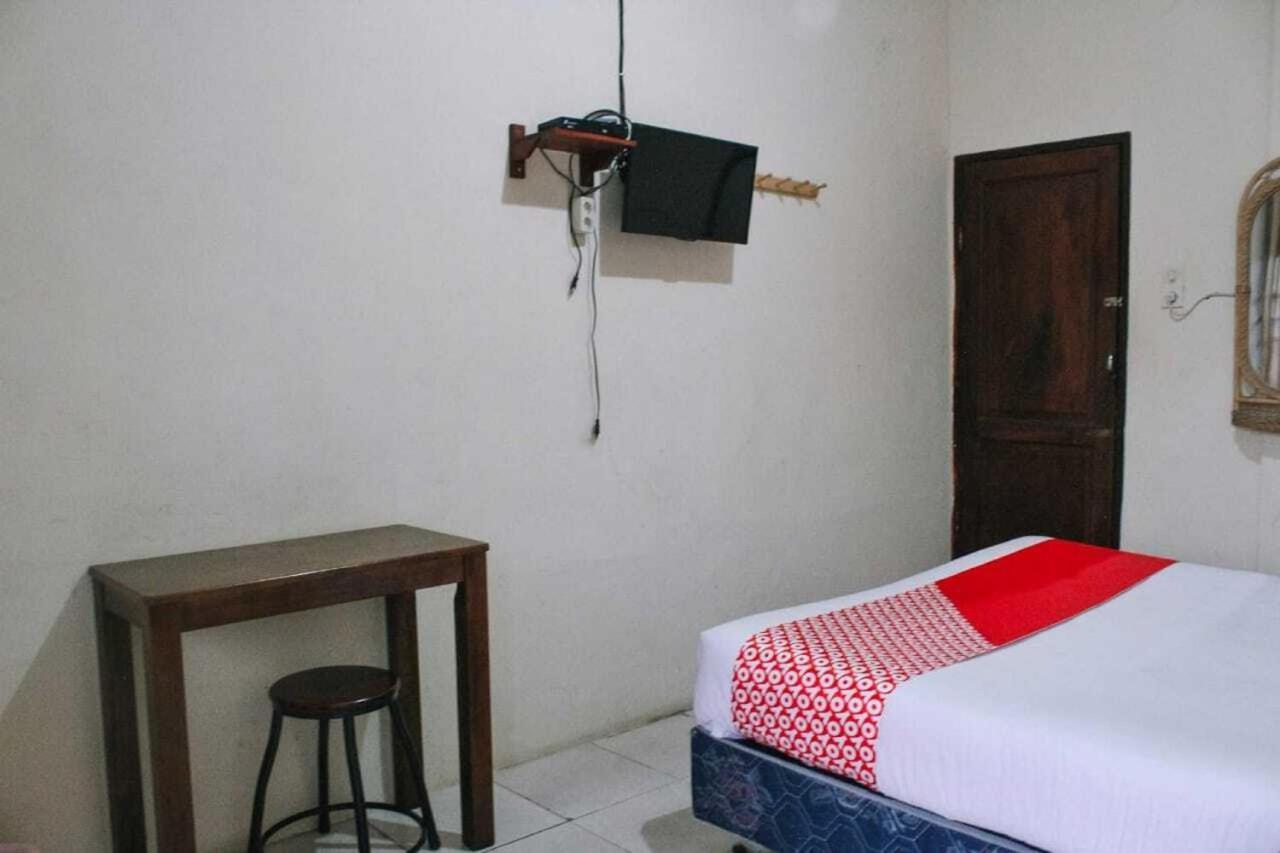 Oyo Flagship 2799 Berastagi Backpacker Rooms Exterior foto
