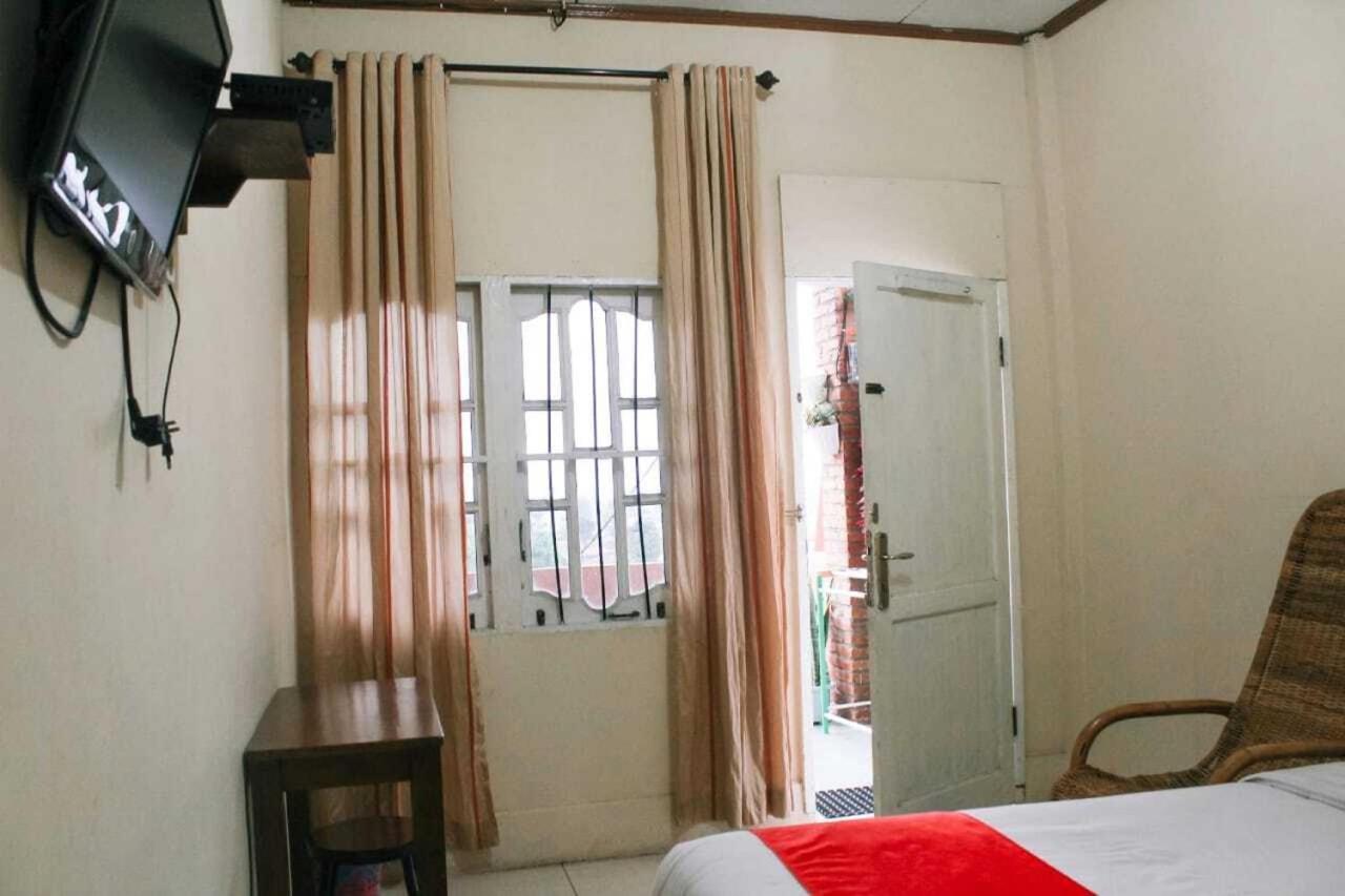 Oyo Flagship 2799 Berastagi Backpacker Rooms Exterior foto